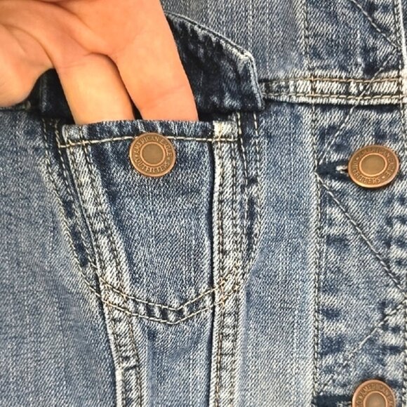 American Eagle Women's Classic Denim Jacket Button Down Faded Blue Wash Size M - Picture 11 of 15